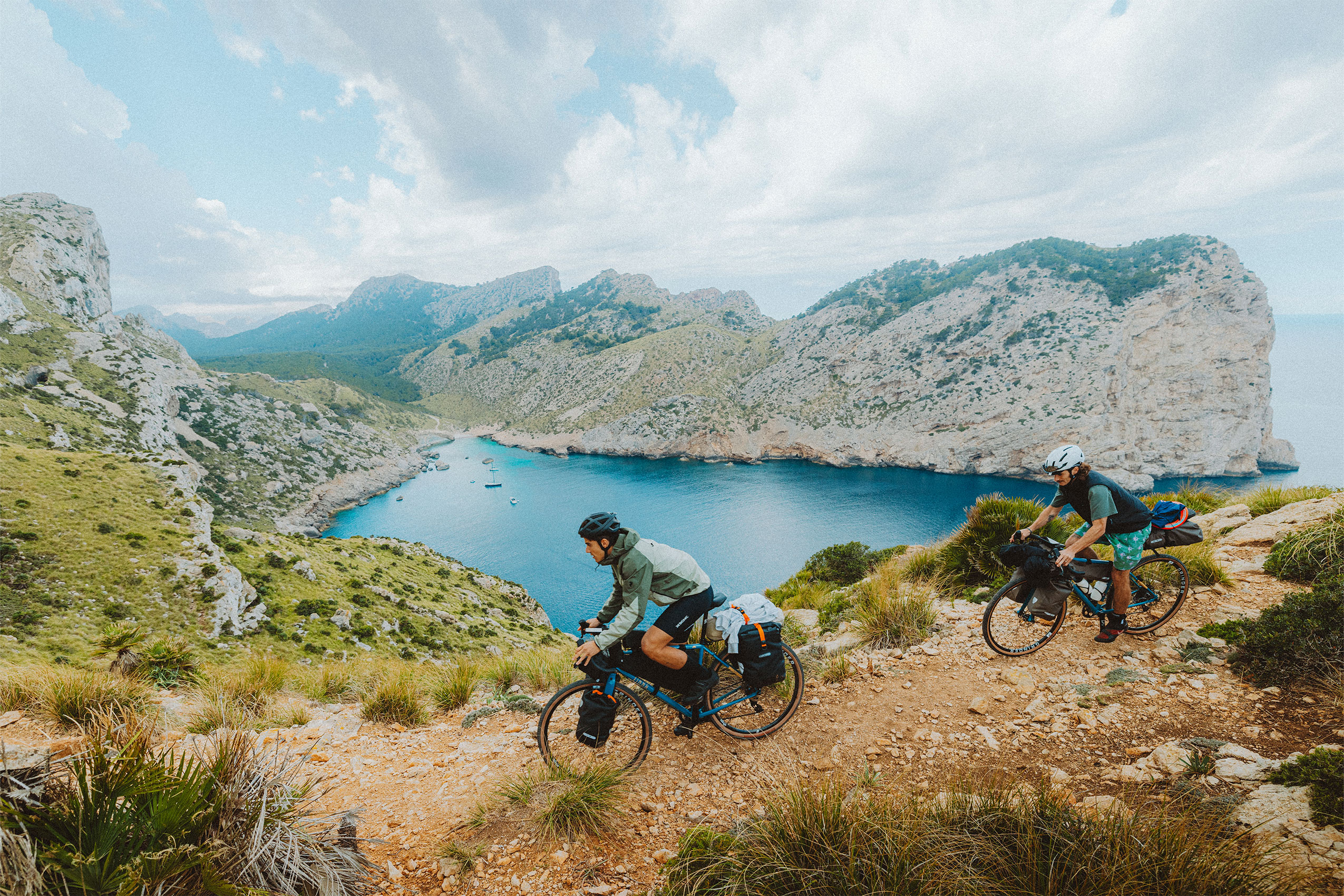 viaje bikepacking en mallorca con la Finna explorer